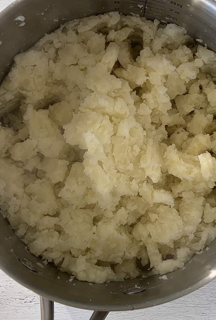 Mashed potatoes in a saucepan.
